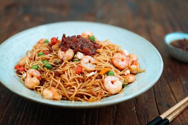 一个肉包的热量，一个菜包一个肉包多少热量（4种一吃就长肉的主食）