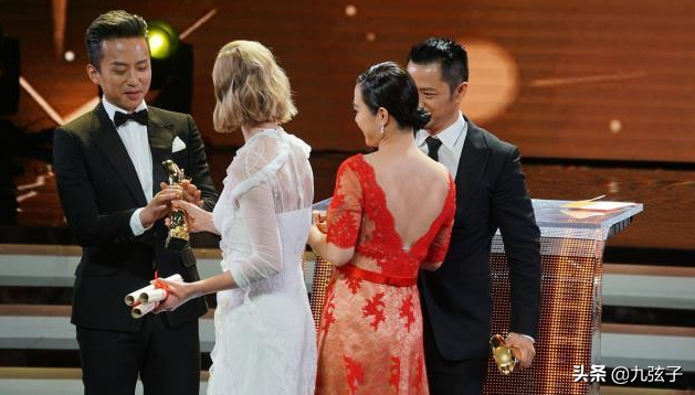 郝蕾给邓超颁奖是什么节目，郝蕾给邓超颁奖视频回放（禁片背后的女人郝蕾）