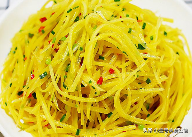 咸蛋黄炒土豆丝，正宗咸蛋黄土豆丝（土豆丝搭配咸蛋黄一起炒）