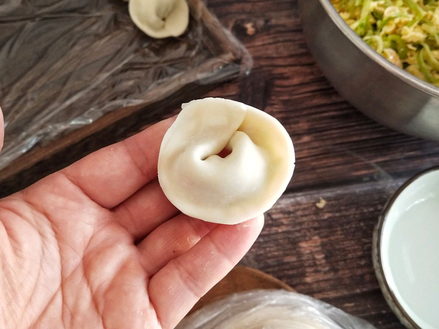 角瓜馅饺子的家常做法，角瓜包饺子馅儿的做法大全（?西葫芦馅的素饺子）