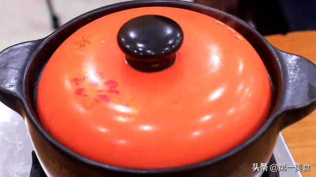 鲫鱼汤怎么熬出奶白色，怎样熬出奶白色鲫鱼汤（是开水和冷水的关键吗）