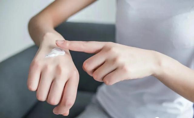 爽肤水什么时候用，什么时候才使用爽肤水（轻松养好年轻紧致皮肤）