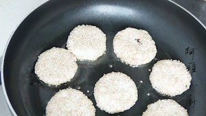 熟糯米粉怎么做，熟糯米粉能做什么糕点（糯米粉这样做太好吃了）