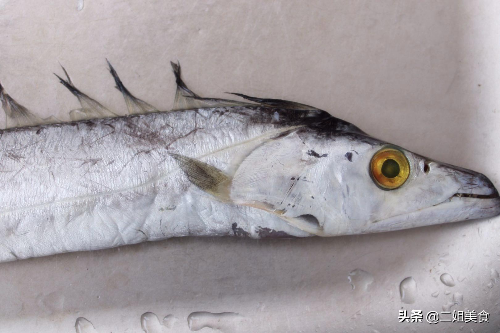 带鱼怎么处理干净？大厨教您一招，几分钟处理好
