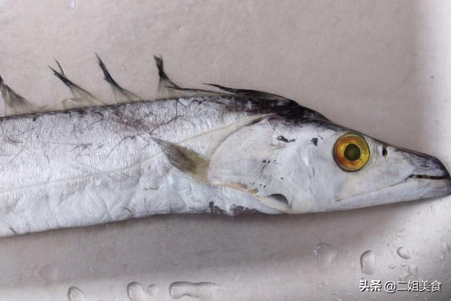 怎么洗带鱼又快又干净，怎样洗带鱼既快又干净（处理带鱼别怕麻烦）