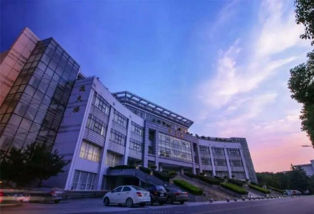 中南财经政法大学首义校区，中南财经政法大学首义校区地下为什么会有雷（藏有15组不为人知的“密码”）