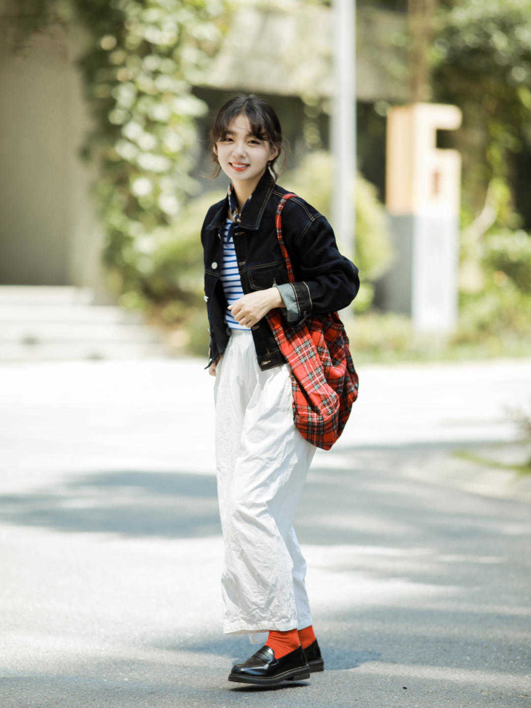 牛仔衣搭配什么打底衫好看,来学这4种搭配公式照着穿