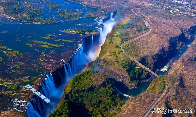 维多利亚大瀑布，维多利亚瀑布（平均每秒935吨流量）