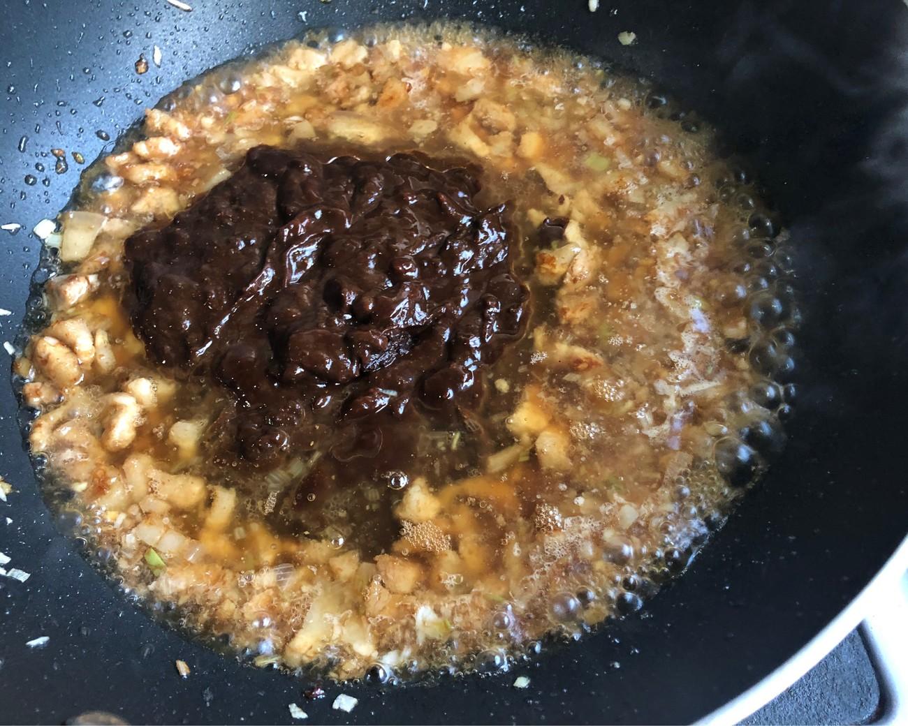 炸酱面的酱做法图解，炸酱面面酱的做法（最关键的核心就是酱料）