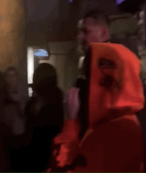 欧美闺蜜头像微信，欧美闺蜜头像（卡戴珊与小13岁男伴甜蜜牵手）