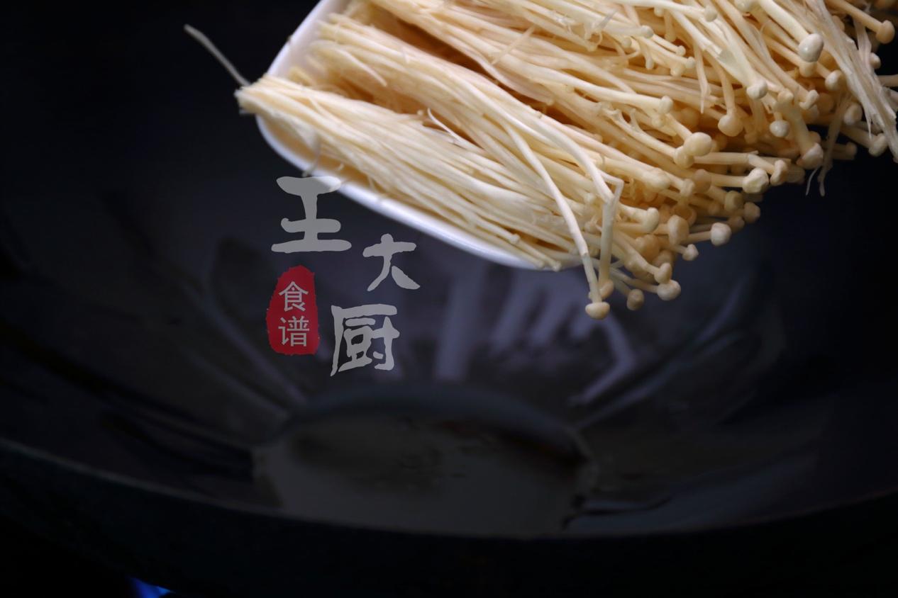 豆腐焖金针菇做法，适合夏天经常吃的焖菜——金针菇焖豆腐