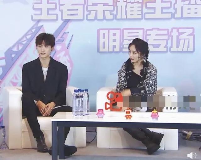 杨幂再曝新恋情，与19岁美国帅哥通宵打游戏，粉丝斥责男方吃软饭