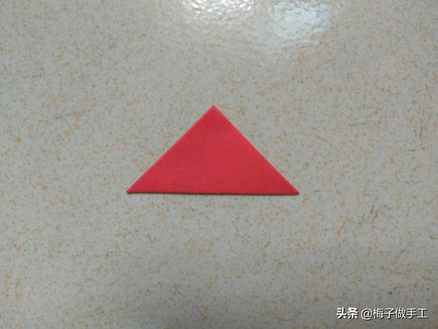 用卡纸做玫瑰花，简单又好看的手工折纸玫瑰花（梅子教你DIY玫瑰花折纸）