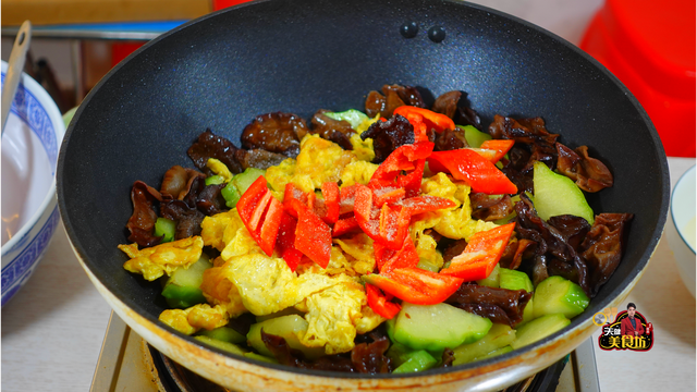 佛手怎么做好吃，怎样做营养美味的佛手海带炒肉（2只佛手瓜加2两木耳）