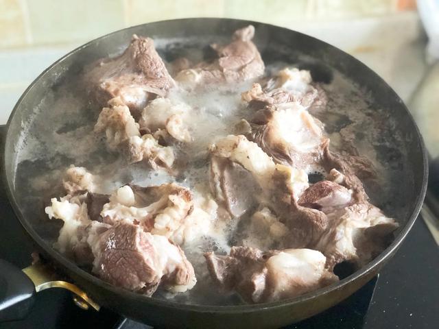 煮羊肉放什么调料，煮牛肉放什么调料（西安羊肉泡馍说：3味调料足矣）