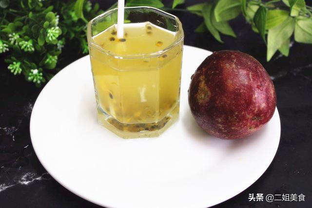 百香果饮料怎么做，网红饮料百香果柠檬水的做法（教您百香果的2种做法）