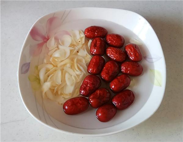 干百合怎么泡发，干百合怎么炒（婆婆每天早晨1碗“它”）