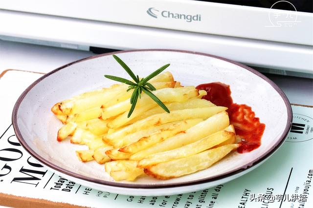 炸薯条的制作方法，如何制作家庭版炸薯条（几滴油炸出一大盘薯条）