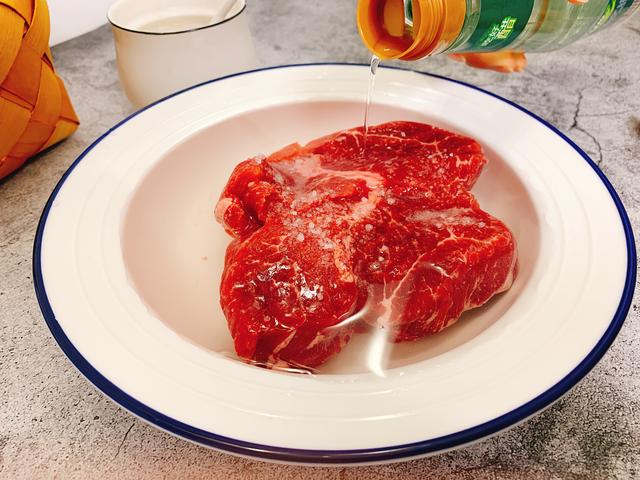 牛肉解冻妙招，老屠夫教我的解冻肉绝招