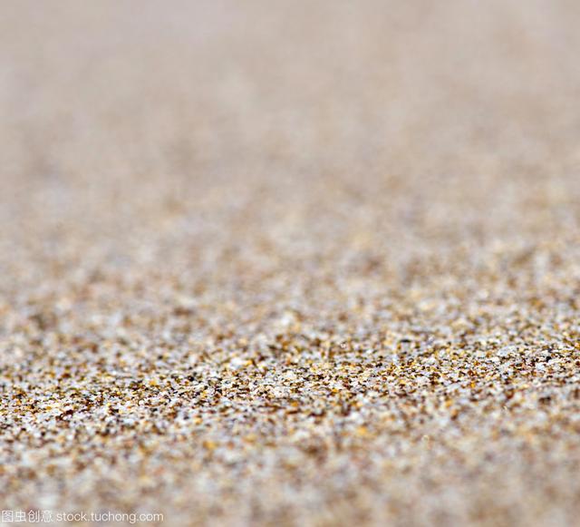 鱼缸底部铺什么好，鱼缸底部铺卵石养什么鱼（如何挑选一个合适自己的鱼缸）