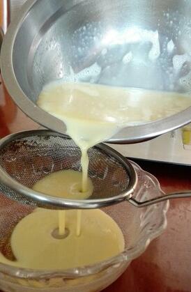 圖片[4]-【牛奶燉蛋】做法步驟圖 沒有腥味 孩子常吃個頭高-起舞食譜網