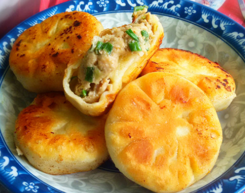 鲜肉馅儿饼怎样做,鲜肉馅儿饼怎样做才好吃(教你在家做香葱猪肉馅饼)