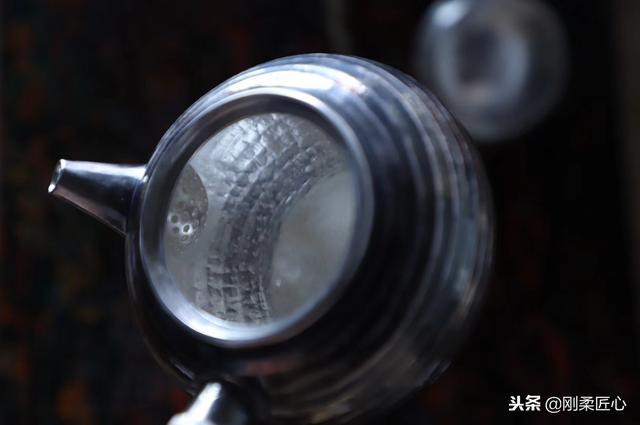 为什么古代人们用银制品作餐具，古代用的餐具（为什么古代大户人家喜欢用银器）