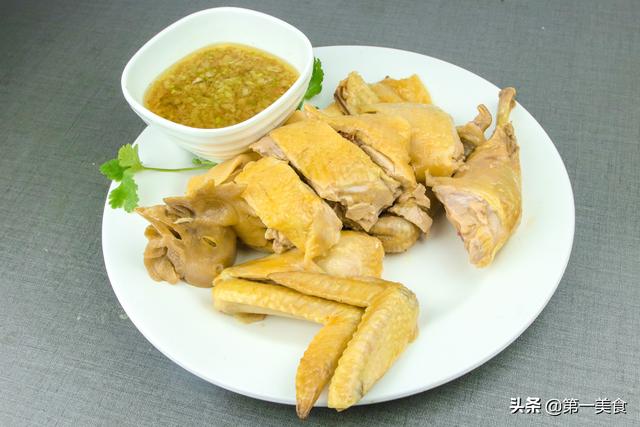 白斩鸡的制作方法和配料，白斩鸡的做法和配料（一定不能直接下锅煮）