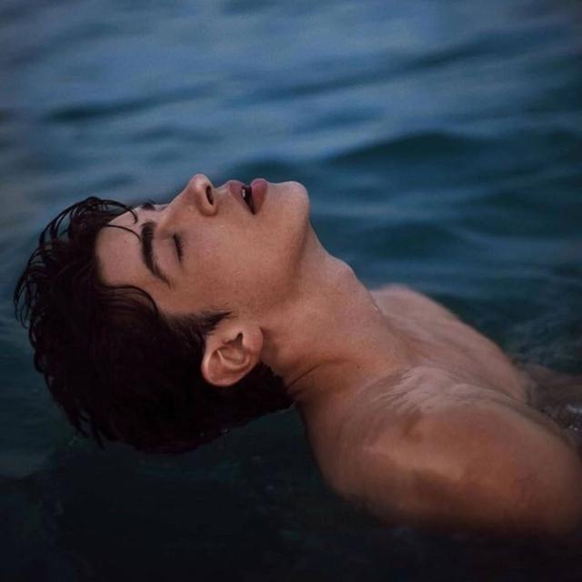 雨总太帅了吧，微信头像，雨总太帅了吧（因为它带来天空的味道）