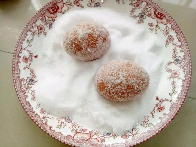 狗狗能吃盐吗，一天最多能吃多少盐，狗狗能吃盐吗（狗狗并非不能摄入食盐）