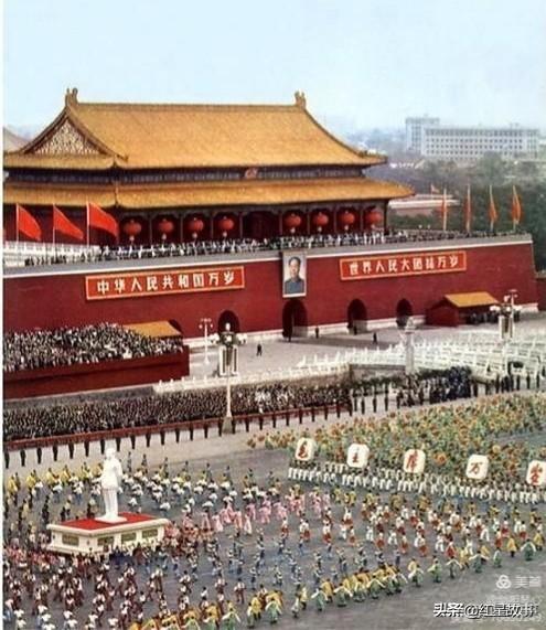 建国70周年纪念章值多少钱，70周年纪念章价值多少钱（我珍藏的国庆纪念章）