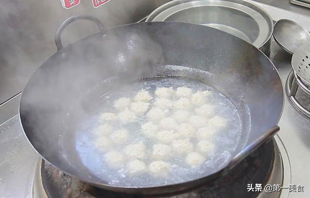 怎么做肉丸子，莲藕和肉怎么做肉丸子（劲道爽滑美味鲜）