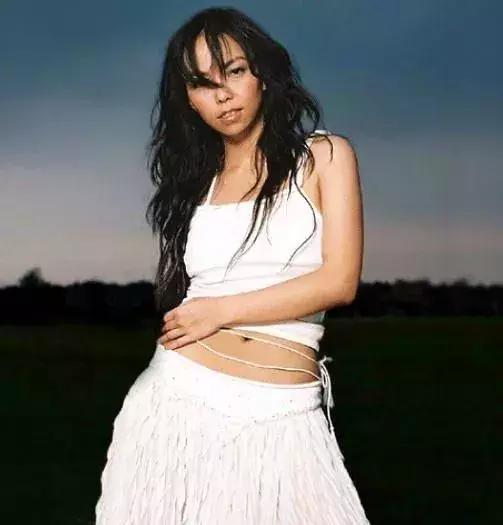 人质歌词，谷江山人质歌词（23年没有人成功模仿过她）