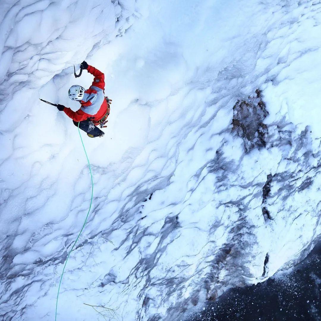 云南少数民族服饰，云南各民族的服饰（体育生羽绒服火了）