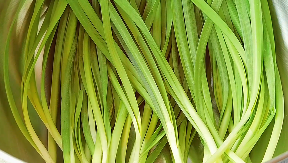 图片[2]-【韭菜锅贴】做法步骤图 个个酥脆鲜嫩 真解馋-起舞食谱网