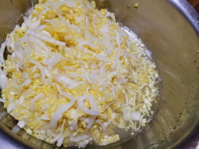 四川酸菜是什么菜做的，四川酸菜是什么菜做的叶子（奶奶都这样腌上一缸酸菜）