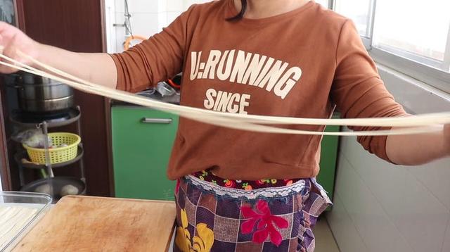 炒拉条子的家常做法，炒拉条怎么做最好吃（味道比饭店里的还好吃）