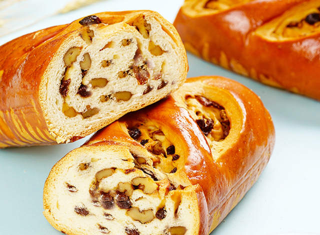 紫米面包的热量，一天吃两个紫米面包会胖吗（吃一次就能爱上的早餐面包）