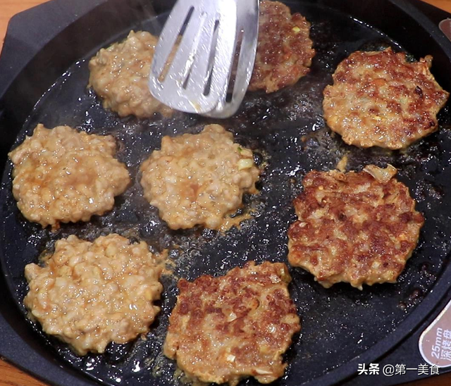 如何做汉堡，如何做汉堡面包（巧手“改造馒头”2块钱自制家庭版汉堡）