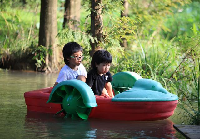 荒山野岭农场现状，兄弟俩买下300亩山头给孩子造农场