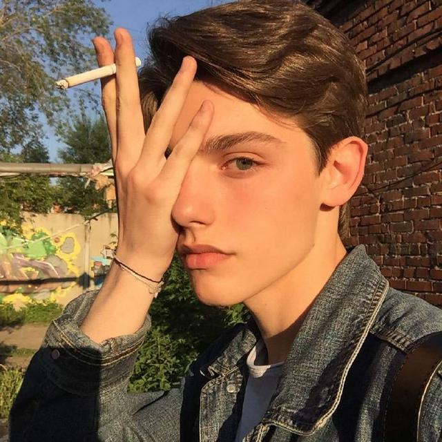 俄罗斯男模－pomogisebe，微信头像，俄罗斯男模－pomogisebe（带你感受一下什么是快要溢出屏幕的少年感）