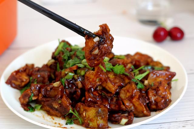 什么是酱爆，酱爆是什意思（甜面酱、番茄酱哪种更好吃）