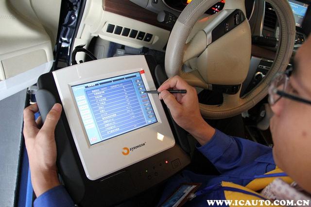 车身稳定控制系统灯亮怎么回事，轩逸车身稳定控制系统灯亮怎么回事（车身电子稳定系统灯一直亮）