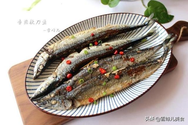 秋刀鱼怎么做，冷冻秋刀鱼的做法,最好吃又简单（这款简单的秋刀鱼做法很美味的）