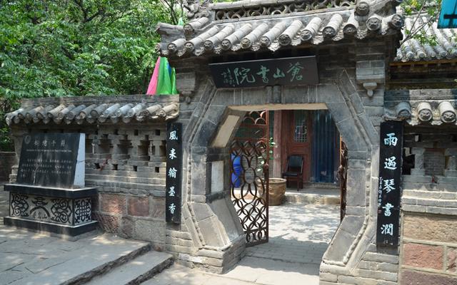 僧、尼、道共居一山修行  承德丰宁白云古洞景区，僧、尼、道共居一山修行（有一桥飞架两山之间的千年古刹）