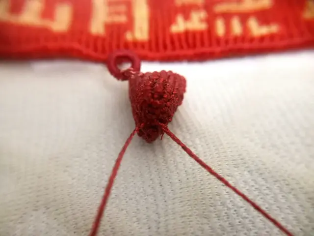 手工粽子怎么做简单又漂亮，手工五彩粽子制作方法（精致小巧的4角粽子）