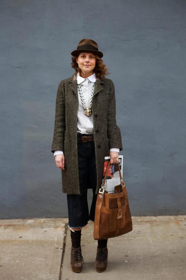 男生头大脸大适合戴什么帽子，头大的人适合戴什么帽子（“上头”显脸小又精致）