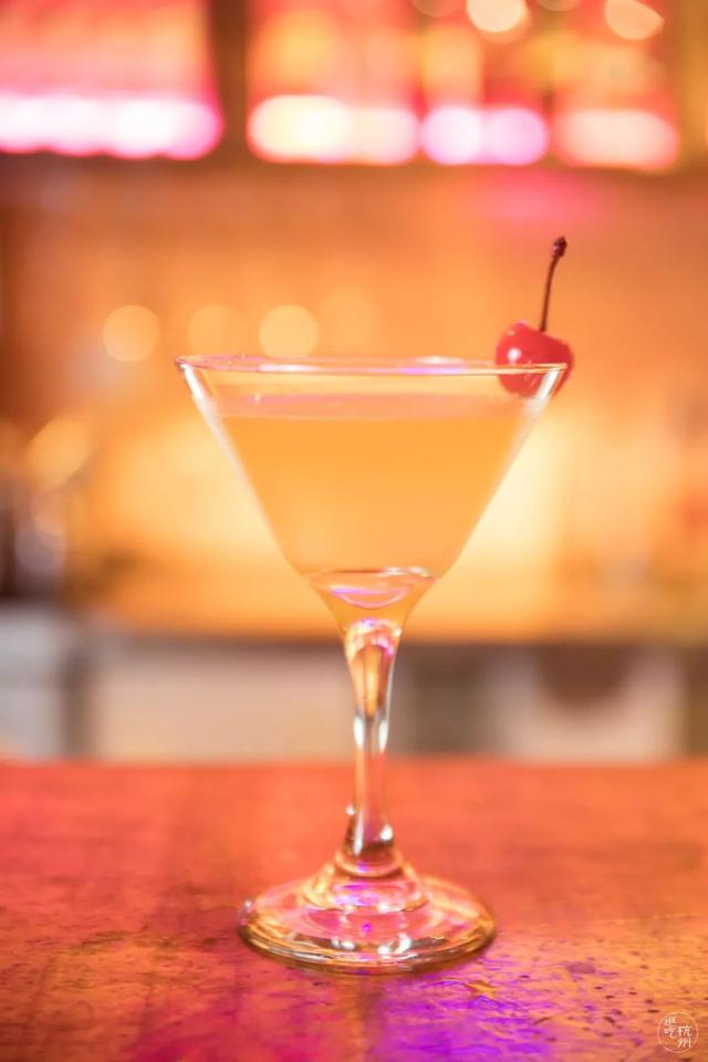 helens红牛桶是什么，helens啤酒桶（最近爆火的“午夜小酒馆”）