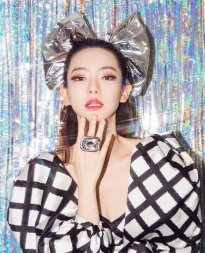 戚薇袁成杰的歌，戚薇为什么要叫7哥（连睡衣也能穿出时尚感）