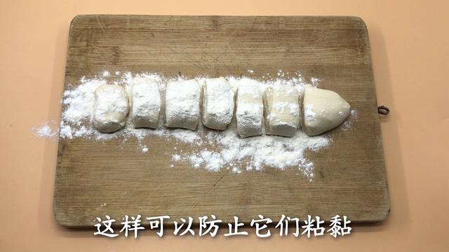 手工水饺皮制作方法，在家做饺子皮从不用擀面杖